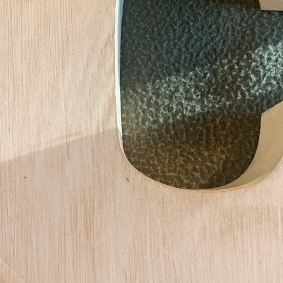 Design Styles wood distressed cream color letter “C”. Approximately 7” x 8” - Picture 8 of 9